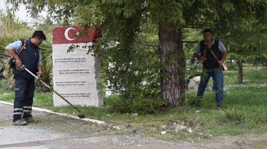 Yunusemre Belediyesi Şehitik Anıtı&rsquo;na Sahip &Ccedil;ıktı