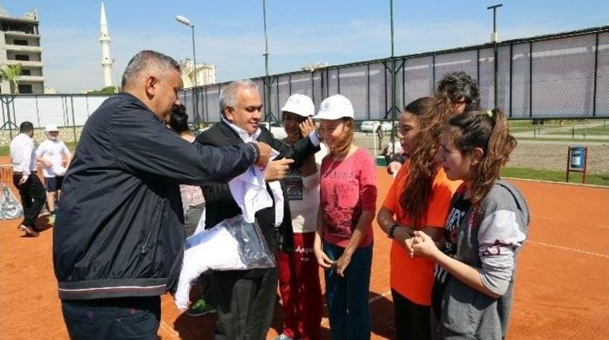 Erdemli&rsquo;de Belediye Tenis Kursuna Yoğun İlgi