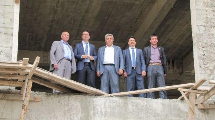 Kaymakam Bayraktar Ve Başkan &Ccedil;alışkan Yeni H&uuml;k&uuml;met Konağı İnşaatında İncelemelerde Bulundu