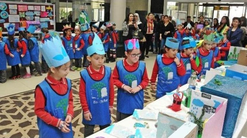 D&uuml;nya Su G&uuml;n&uuml;ne Renkli Kutlama