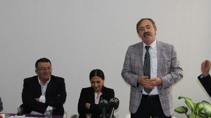 Akdeniz Belediyesi Eş Başkanları Mutlu Ve T&uuml;rk, Mersin Basınıyla Buluştu