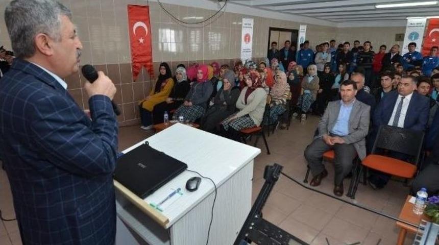 Başkan Polat, &Ouml;ğrencilerle Sohbet Etti