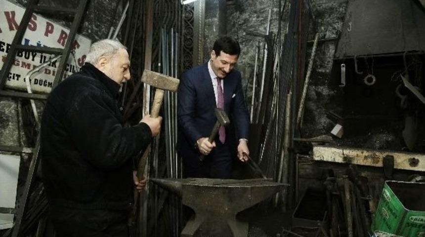Başkan Tok, Esnaf Ziyaretinde &Ouml;rs &Uuml;zerinde Demir D&ouml;vd&uuml;