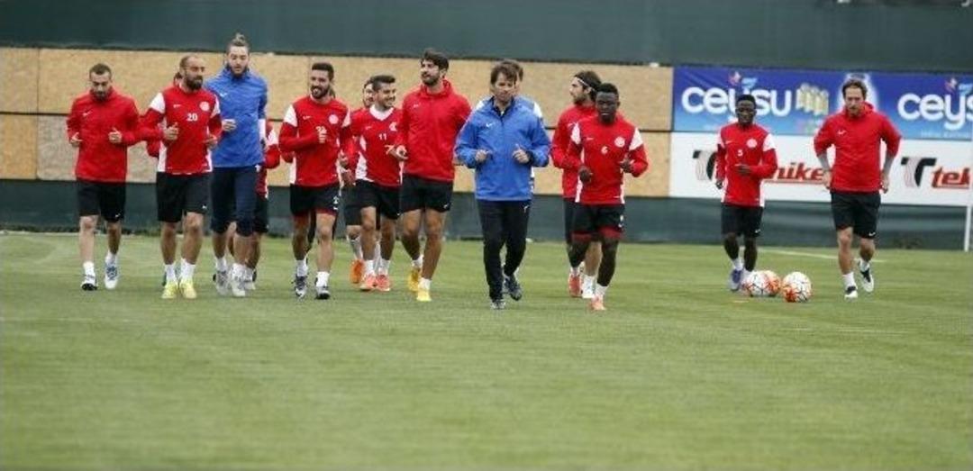 Antalyaspor, 10 Eksikle &Ccedil;alıştı