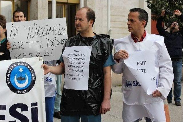 Sağlık &Ccedil;alışanlarından &Ccedil;&ouml;p Poşetli Protesto 2