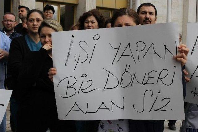 Sağlık &Ccedil;alışanlarından &Ccedil;&ouml;p Poşetli Protesto 3