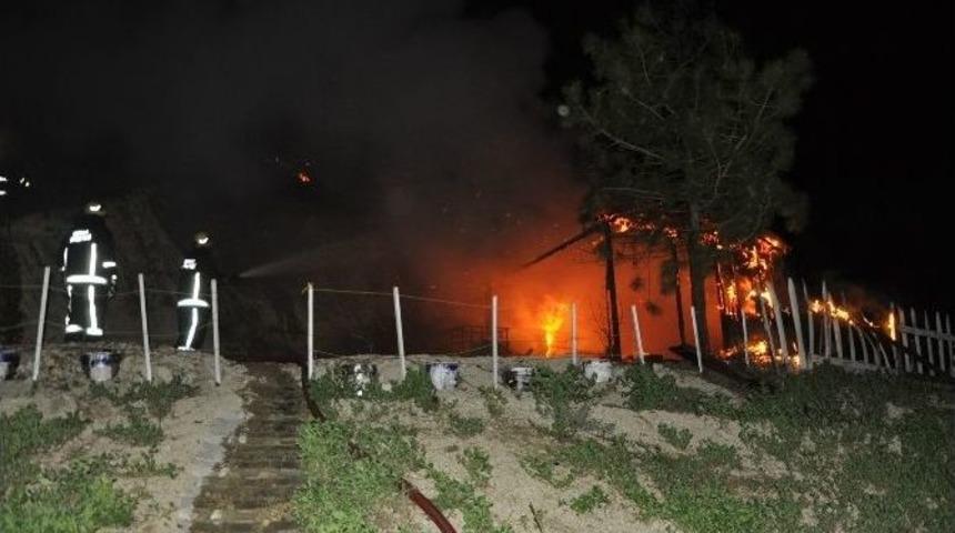 Bağ Evi Alev Alev Yandı