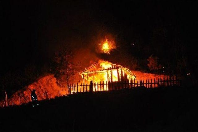 Bağ Evi Alev Alev Yandı 1