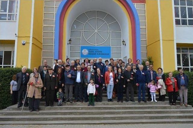 Başak Koleji’nin Minik Öğrencileri Yaşlıları Sevindirdi