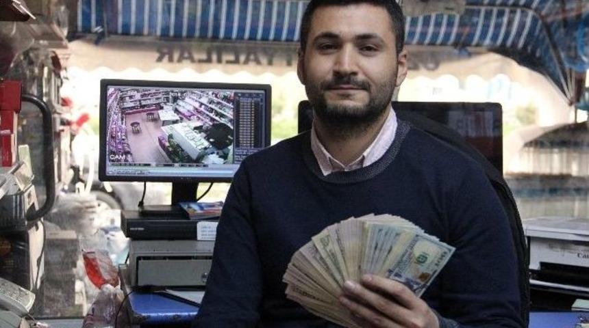(&ouml;zel Haber) Bir &rsquo;tomar&rsquo; Doları, Hırsıza Kendi Eliyle Teslim Etti