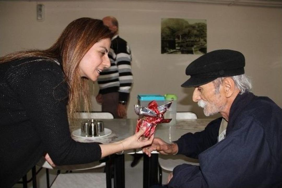 T&uuml;rk Sağlık Sen&rsquo;den Huzurevine Ziyaret