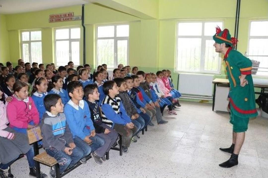 Hacivat Ve Karag&ouml;z &Ccedil;ocukları Sevindirmeye Devam Ediyor