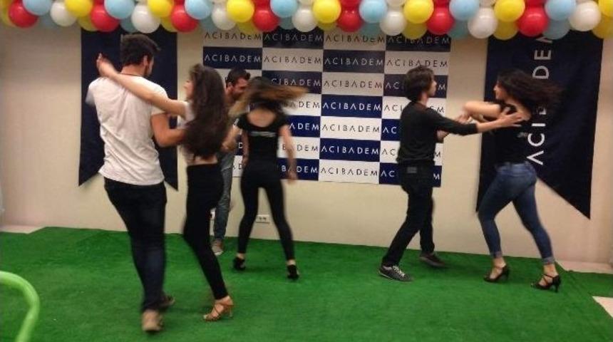 Onkoloji Hastası &Ccedil;ocukların Hastanede Tiyatro Keyfi