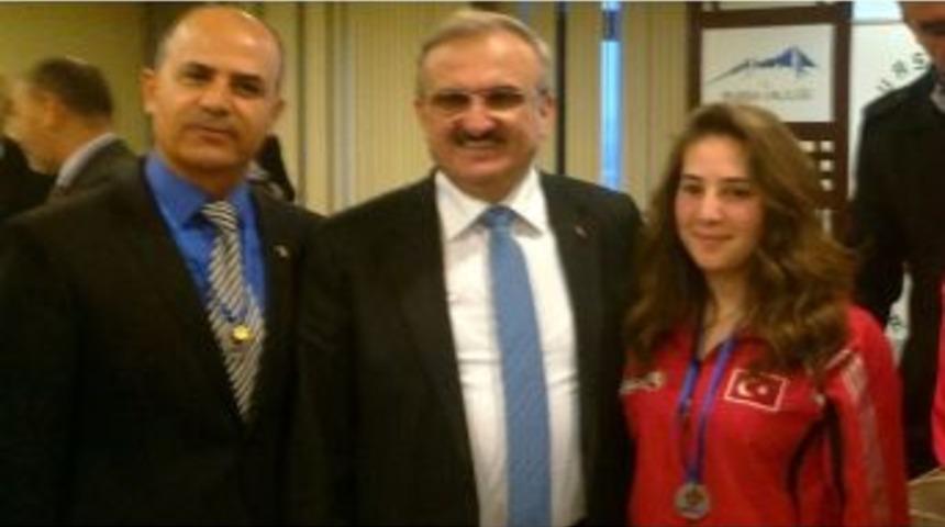 Mudanya Klasspor&rsquo;a Vali Karaloğlu&rsquo;ndan &Ouml;d&uuml;l