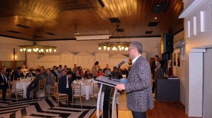 &Uuml;sk&uuml;dar Belediyesi, Emekli Personelini Yemekte Ağırladı