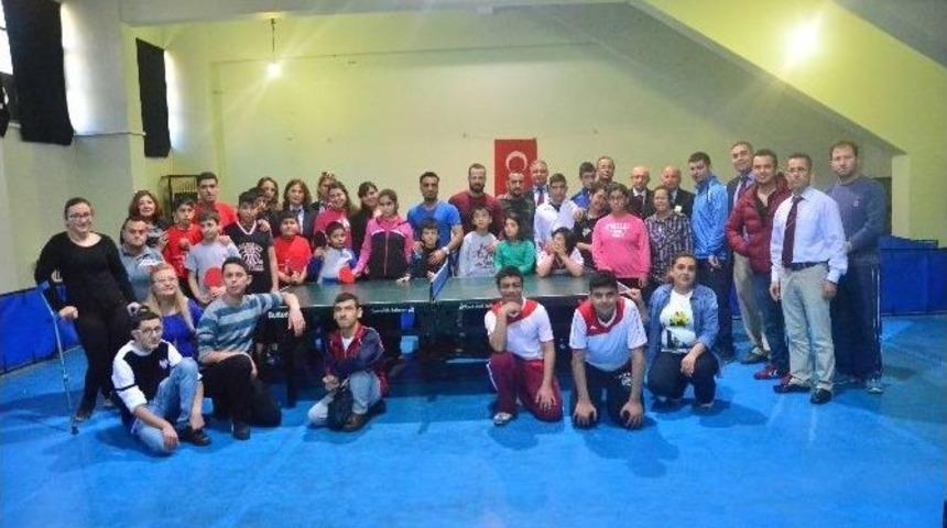 &Ouml;zel Sporcular Kız Ve Erkek Masa Tenisi M&uuml;sabakaları