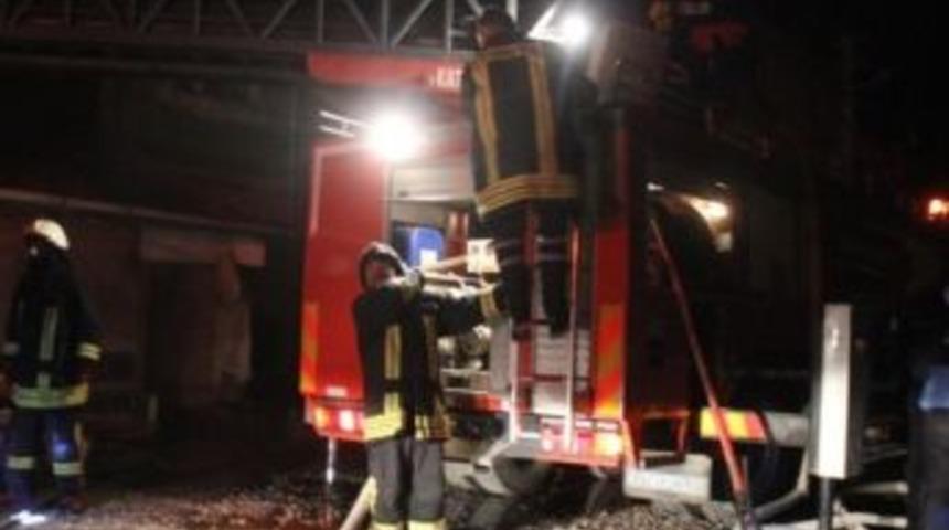 Yanan Evde Maddi Hasar Oluştu