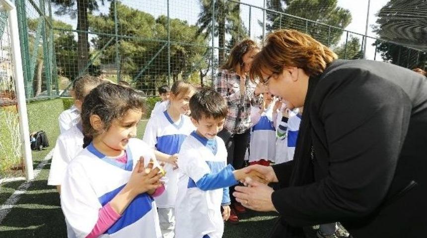 Konak&rsquo;ta Minik Sporcuların Forma Sevinci