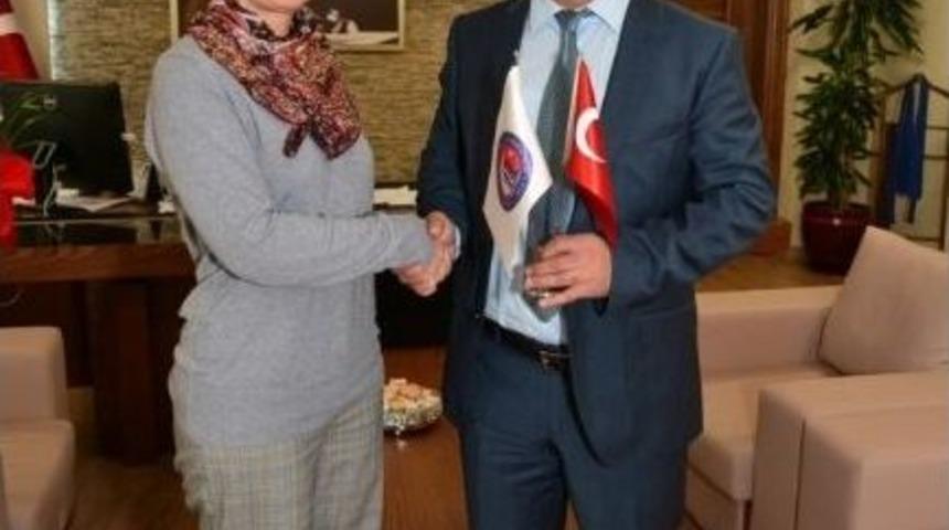 &Ccedil;om&uuml;&rsquo;l&uuml; Akademisyen Antartika&rsquo;da