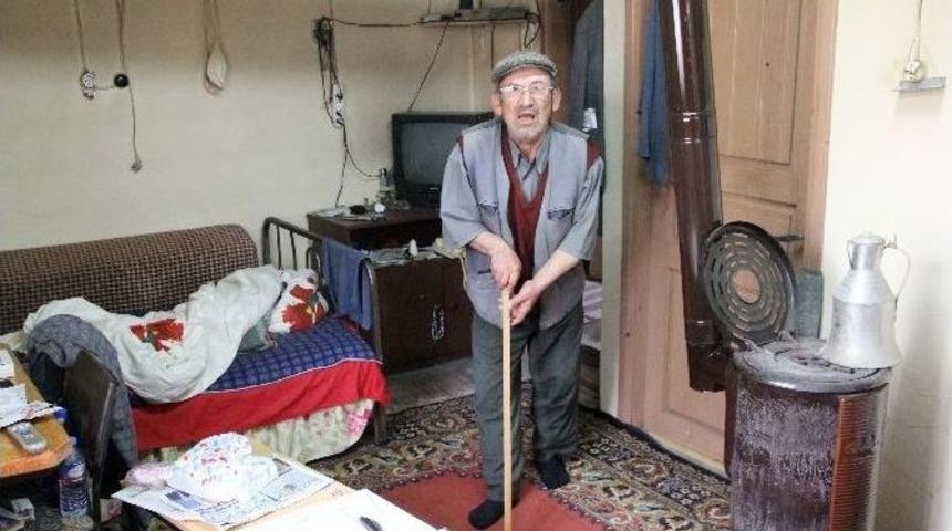 Engelli Vatandaş Harabe Evde Yaşam Mücadelesi Veriyor