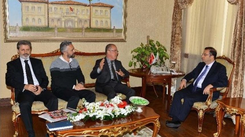 Triatlon Federasyonu Başkanı G&uuml;neş, Vali T&uuml;rker&rsquo;i Ziyaret Etti