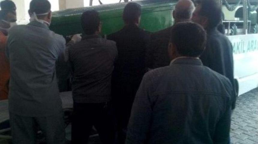 Tarlada &Ouml;l&uuml; Bulunan Hamile Kadının Cesedi Adli Tıp Kurumuna Yollandı