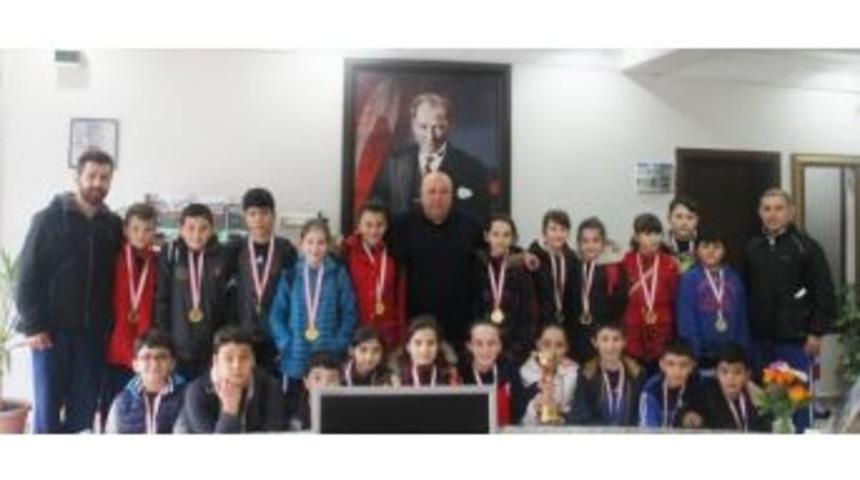 Başarılı Sporculardan Başkan Timur&rsquo;a Ziyaret