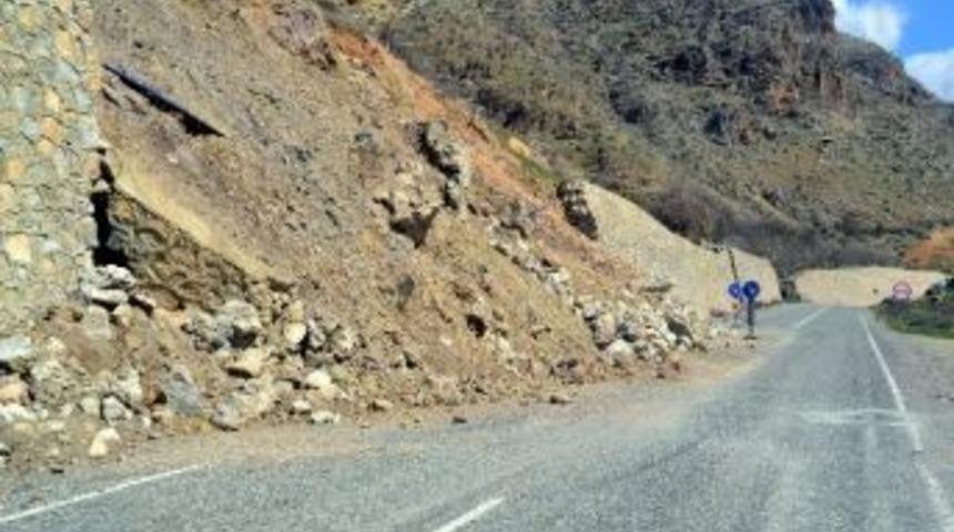 Siirt&rsquo;te İstinat Duvarı &Ccedil;&ouml;kt&uuml;