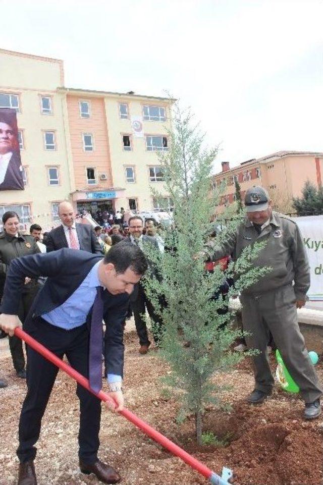 Ağa&ccedil; Bayramında Fidanlar Toprakla Buluştu 1