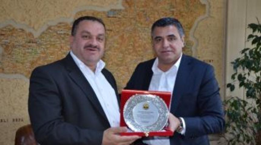 Esnaf&rsquo;tan Dicle Edaş&rsquo;a Teşekk&uuml;r Plaketi