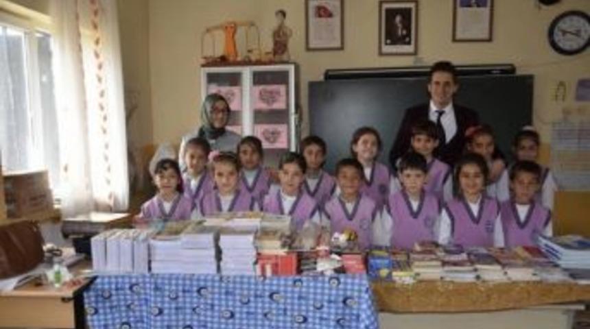 Kilis&rsquo;te &rsquo;kitap Topla, K&uuml;t&uuml;phanesiz Okul Bırakma&rsquo; Projesi