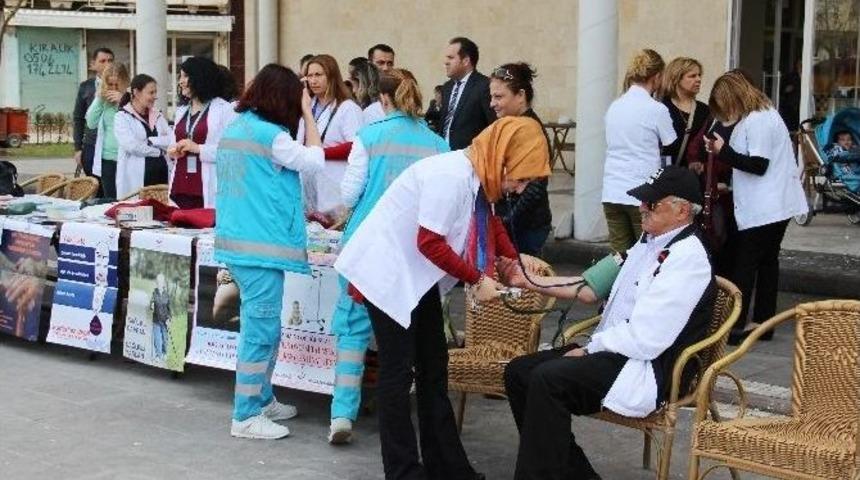 Tansiyon &Ouml;l&ccedil;t&uuml;rene Hediye Battaniye