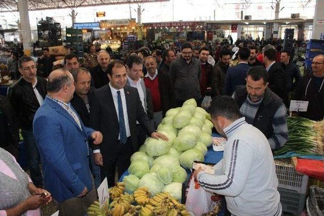 Başkan, Teröre İnat Ailesiyle Pazara Çıktı