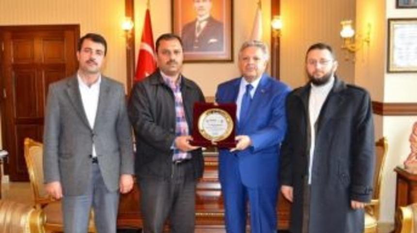 Hayrat Derneğinden Vali Kahraman&rsquo;a Teşekk&uuml;r
