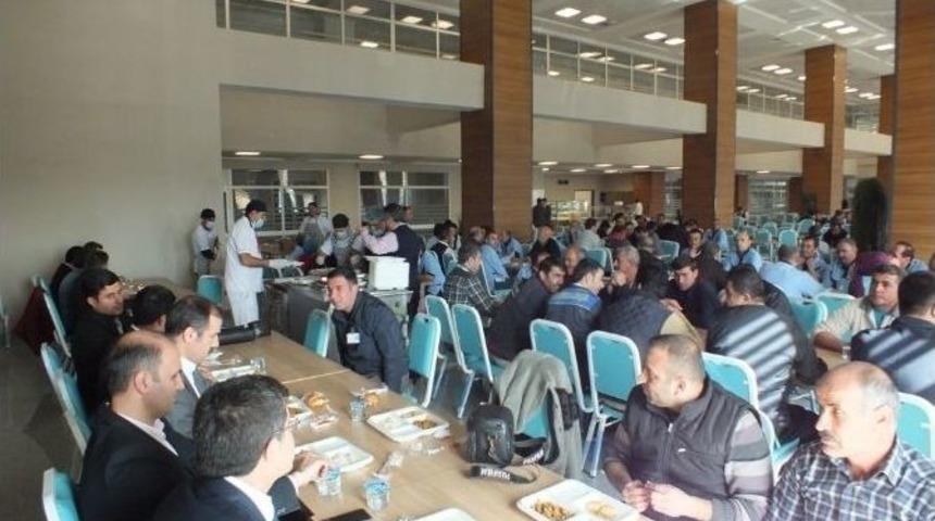 Genel Sekreter Semur&rsquo;dan Personele Yemek