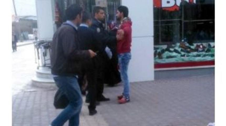 Suriyeliler Kavga Etti: 1 Yaralı