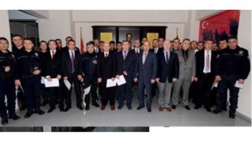 Polislere Başarı Belgesi
