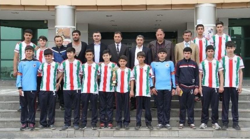 Şampiyonlardan Dtb&rsquo;ye Ziyaret