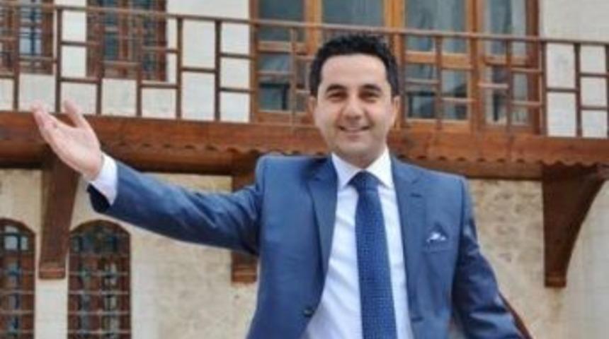 Mahmut Karadağ &lsquo;kurşunu Kalem Eyle&rsquo; T&uuml;rk&uuml;s&uuml;ne Klip &Ccedil;ekti