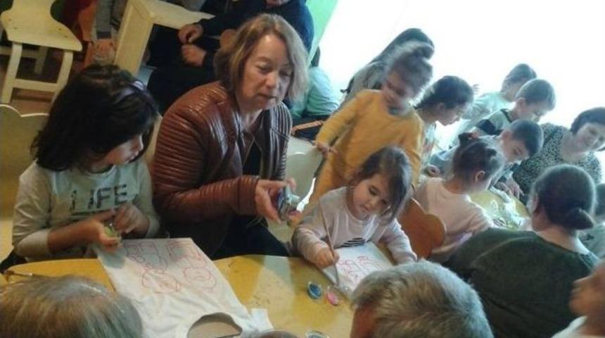 Dede Ve Nineler Torunlarıyla &Ccedil;ocuk&ccedil;a Bir G&uuml;n Ge&ccedil;irdi