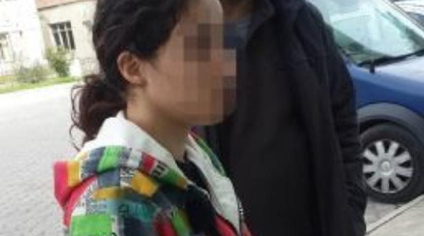 Polis Aracına Tekme Atmaktan Ceza Alan Gen&ccedil; Kadın Tutuklandı