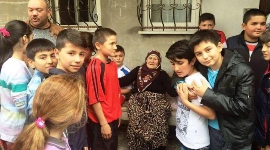 &Ouml;ğrencilerden Yaşlılara Ziyaret
