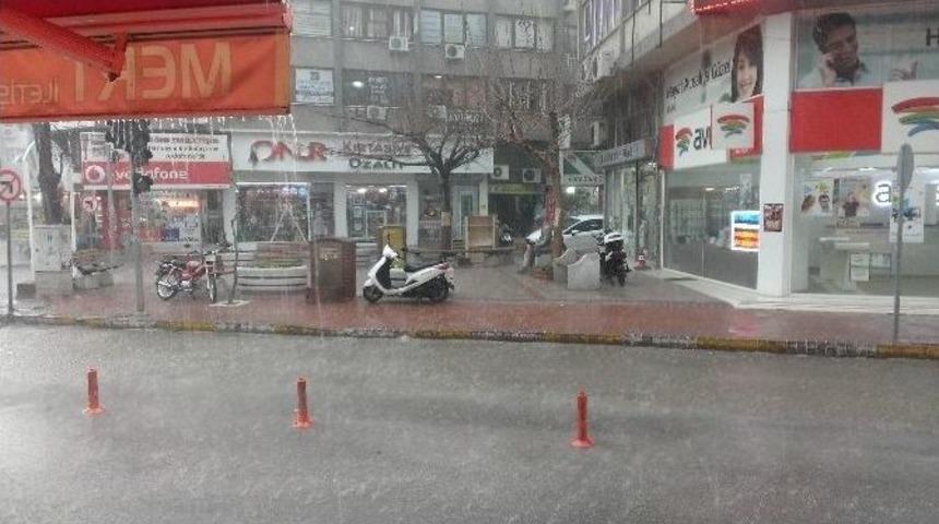 Edremit Fırtına Ve Yağmura Teslim