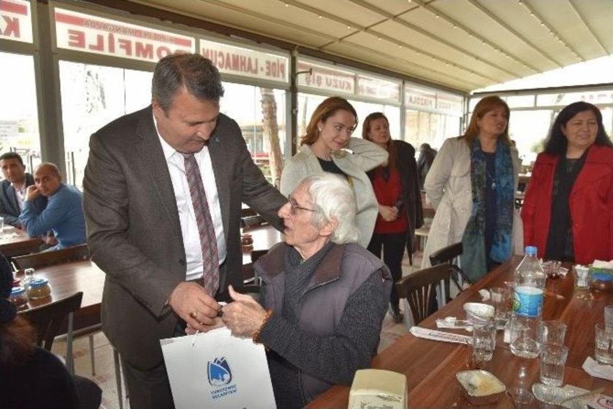 Başkan &Ccedil;er&ccedil;i, Yaşlıları Yemekte Ağırladı