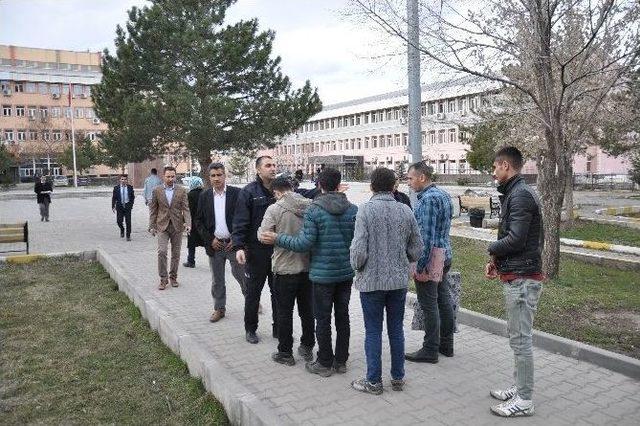 Muş’ta Biri Kadın İki Canlı Bomba Yakalandı