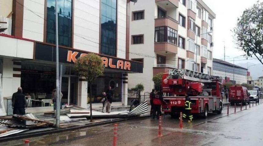 Şiddetli Lodos &Ccedil;atıları U&ccedil;urdu