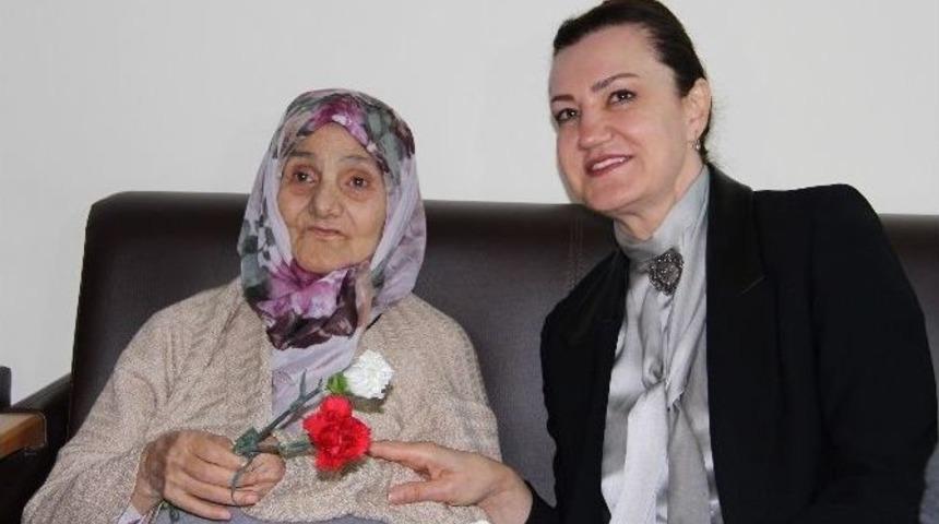 Ak Partili Milletvekilleri Yaşlıları Ziyaret Etti