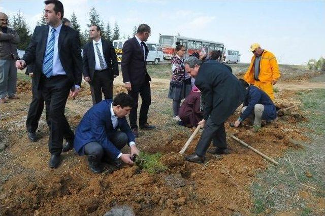 Akşehir’de Protokol Ve Öğrencilerden 850 Fidan