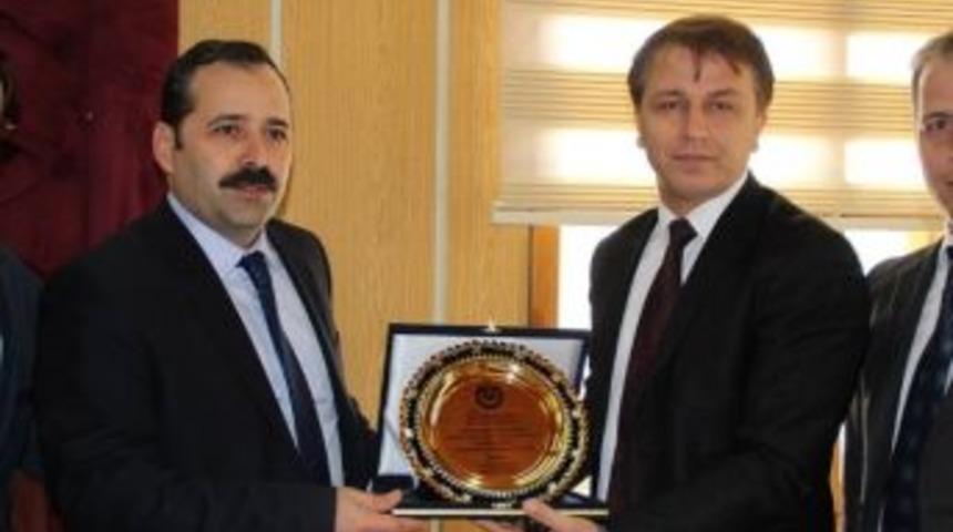 Başkan Yardımcısı Bandırmalı&rsquo;ya Plaket