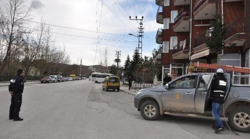 Boz&uuml;y&uuml;k&rsquo;te Etkili Olan Lodos Elektrik Tellerini Kopardı